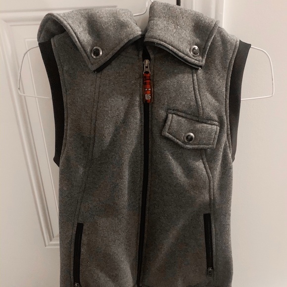 Burton Vest - Picture 1 of 5